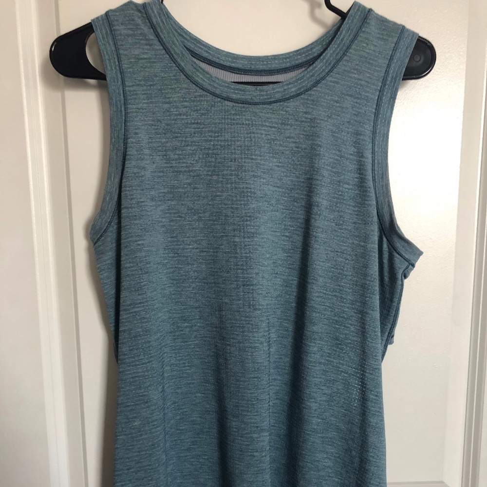 Lululemon Athletica Tank Cut Out Back Sz 8